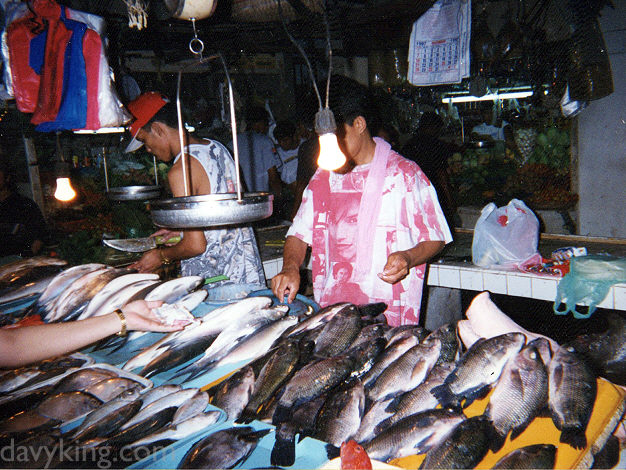 fishmarket.jpg (121270 bytes)